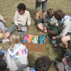 Eerste ontbijt (nog zonder shelter) - Scouts en Gidsen Zaventem 